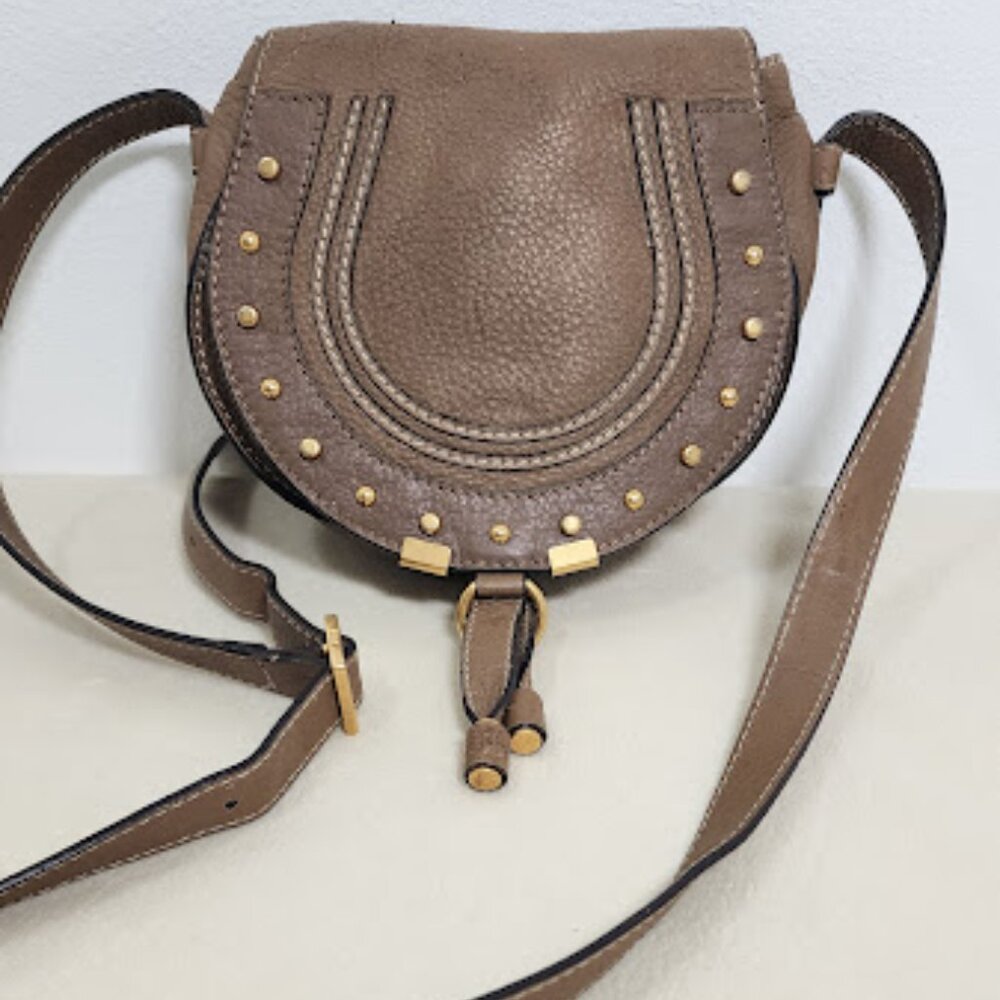 Chloe Mini Marcie. Exterior has some signs of use. Interior is cleannnnnn